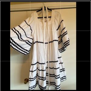 Fabulous party dress! 🤍🖤